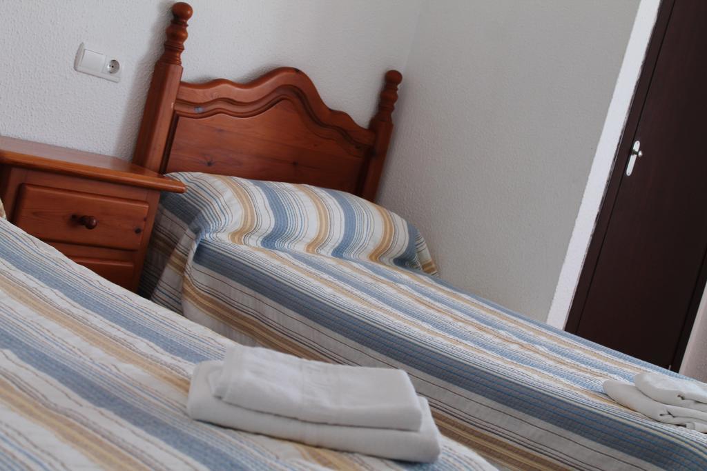 Hostal Montilla Sotogrande Торрегуадиаро Номер фото