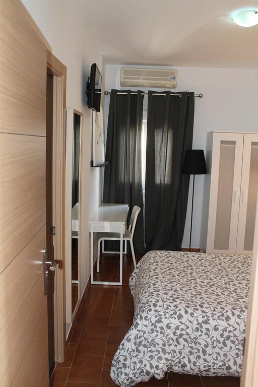 Hostal Montilla Sotogrande Торрегуадиаро Экстерьер фото