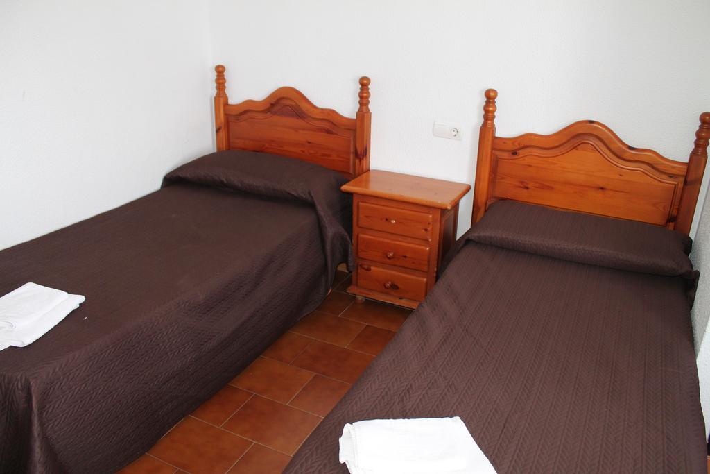 Hostal Montilla Sotogrande Торрегуадиаро Экстерьер фото